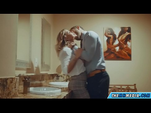 ❤️ Khi một cô gái tóc vàng busty quyến rũ bạn trong một nhà vệ sinh công cộng ️ Hard porn tại khiêu dâm% vi.rex-porn-com.ru% ️❤